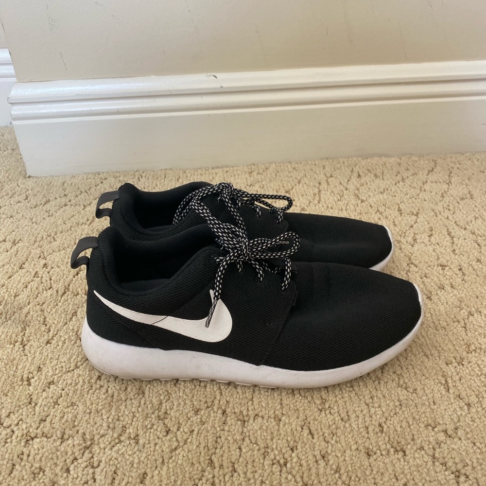 Women's Nike Roshe Sneakers
